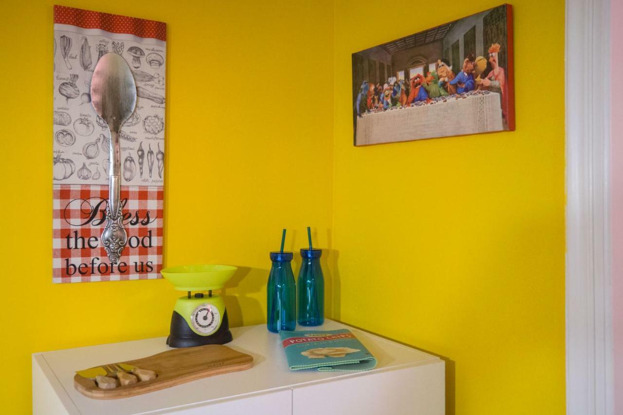 "Casa De Colores", Next To The Metro เอเธนส์ ภายนอก รูปภาพ