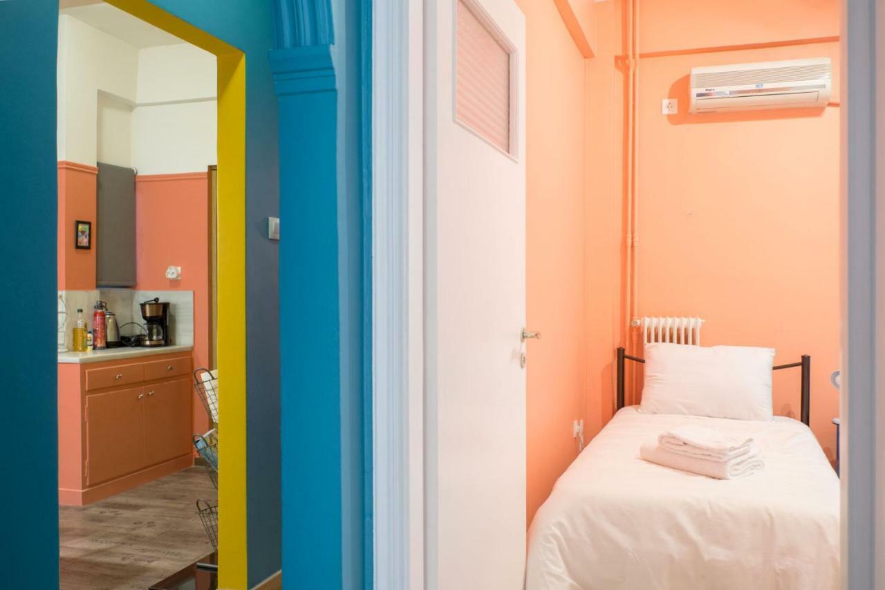 "Casa De Colores", Next To The Metro เอเธนส์ ภายนอก รูปภาพ