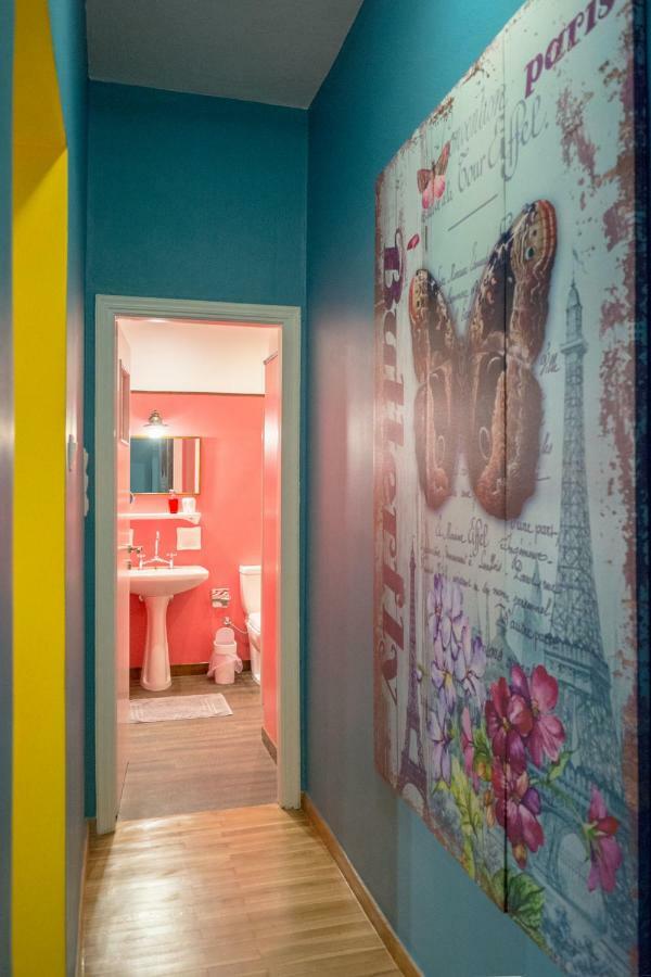 "Casa De Colores", Next To The Metro เอเธนส์ ภายนอก รูปภาพ